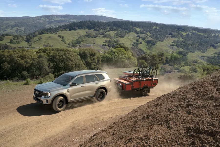 B1.6 U704 SAF Gravel Towing Aluminium Active