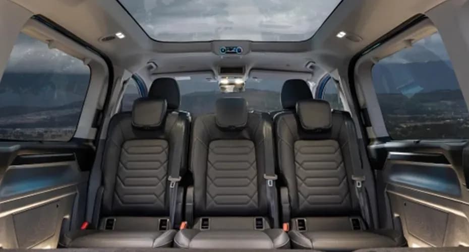 New Tourneo Custom passenger seating space — Ford feature highlight