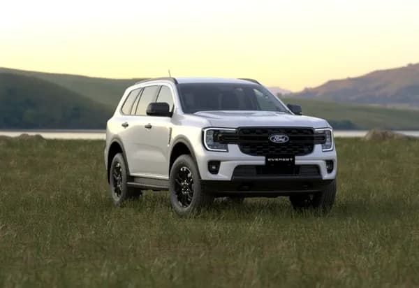 Ford Everest Active model walk — gallery
