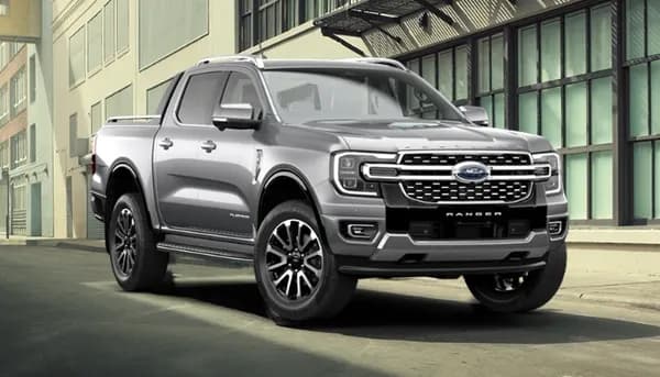 Ranger Platinum exterior in Agate Black paint colour option