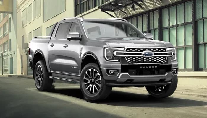 Ranger Platinum exterior in Agate Black paint colour option