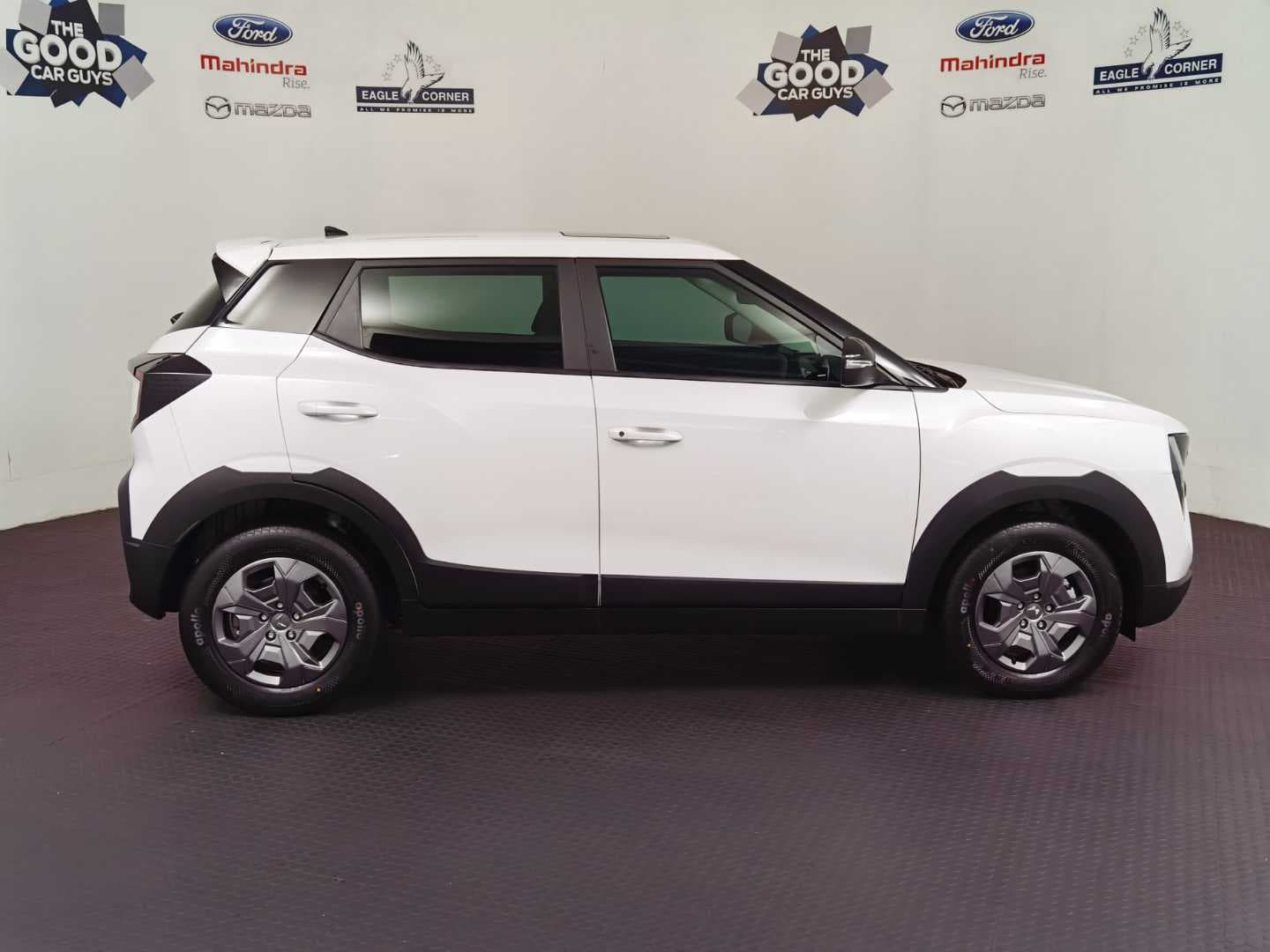 MAHINDRA XUV3XO 1.2T MX3 A/T image 9
