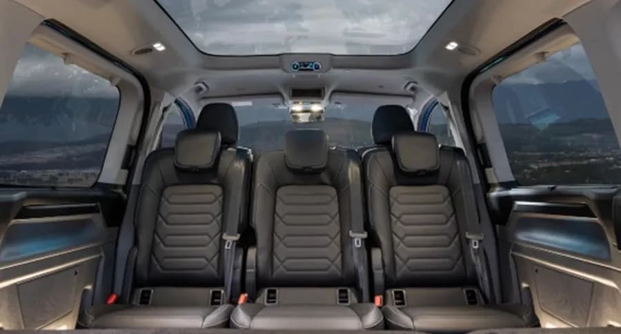 New Tourneo Custom passenger seating space — Ford feature highlight
