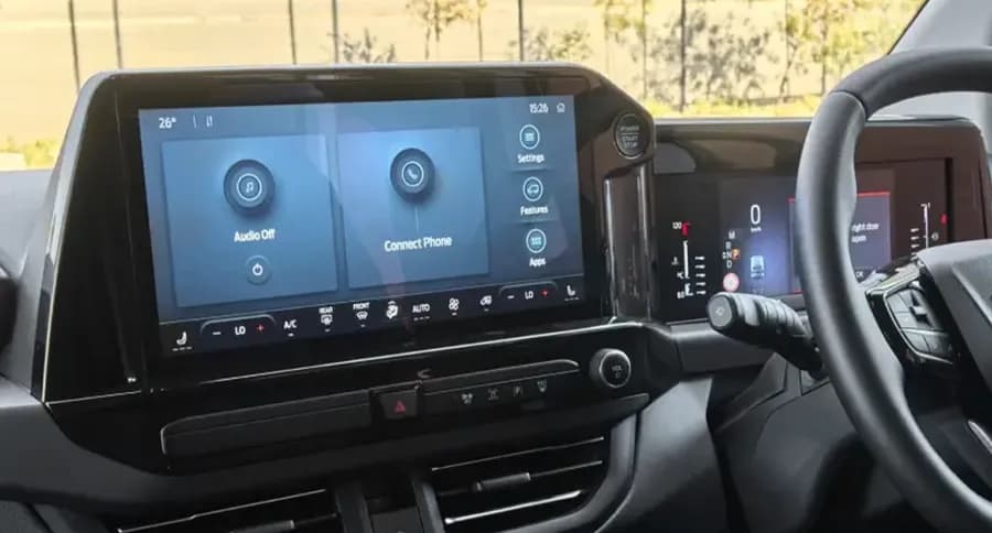 New Tourneo Custom 13-inch touchscreen — Ford feature highlight