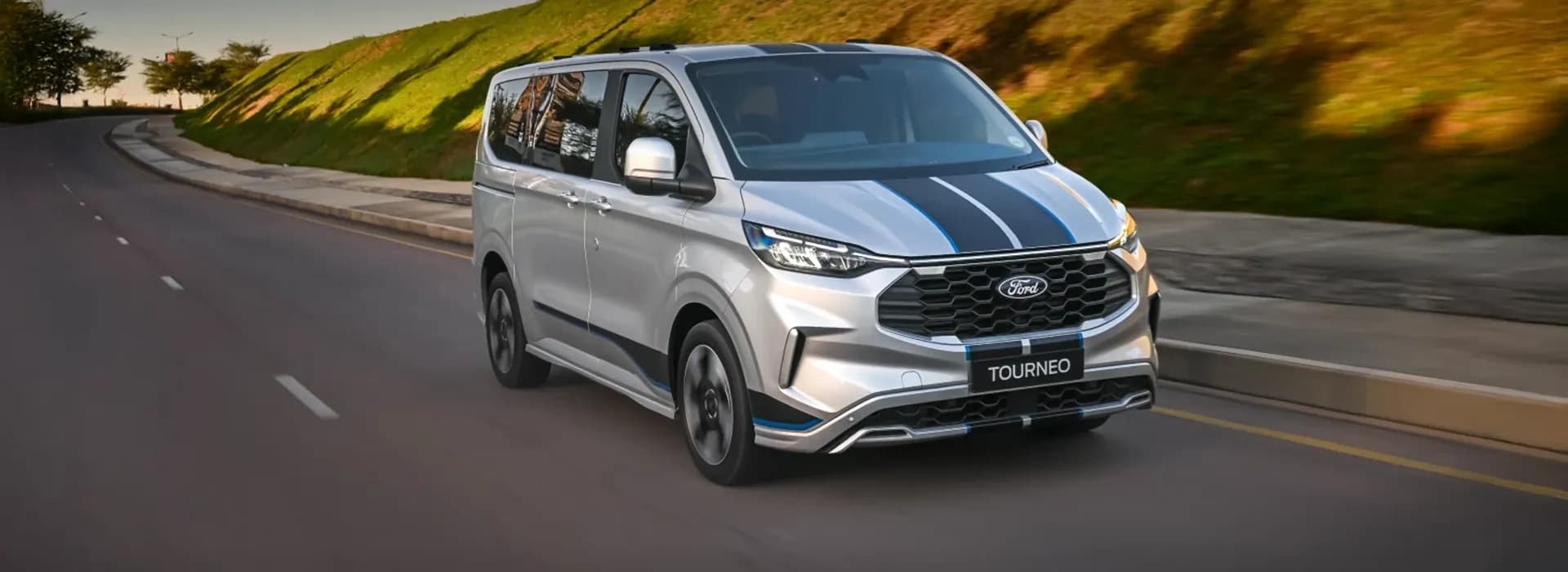 Ford Tourneo Custom 8-seater people mover hero banner — Eagle Ford