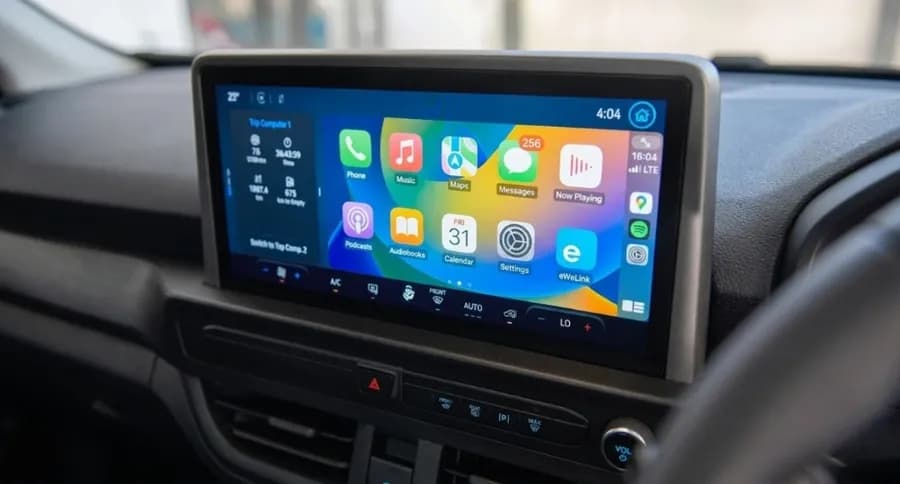 New Transit Custom SYNC4 tech cabin — Ford feature highlight
